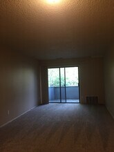 8715 SW Brightfield Cir in Portland, OR - Building Photo - Building Photo