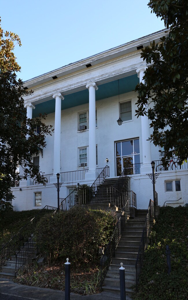 Peachtree Circle Apartments in Atlanta, GA - Foto de edificio - Building Photo