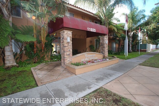 11920 Chandler Blvd in Los Angeles, CA - Building Photo - Building Photo