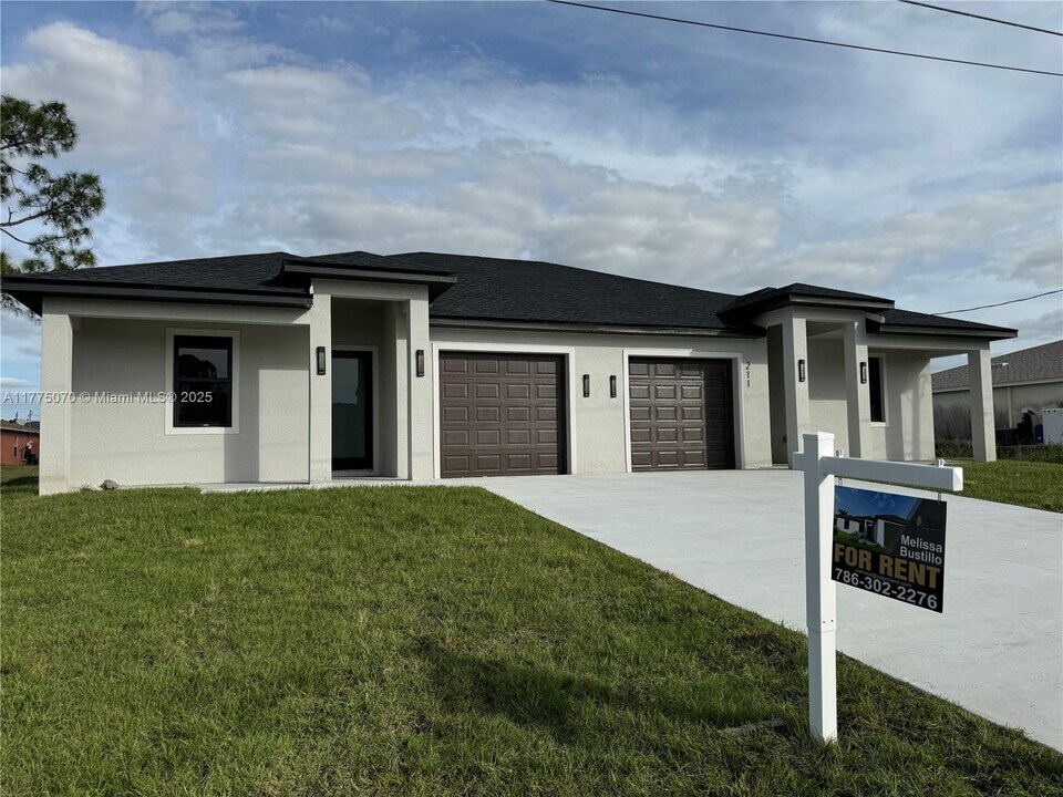 316 Naples Ave S in Lehigh Acres, FL - Building Photo
