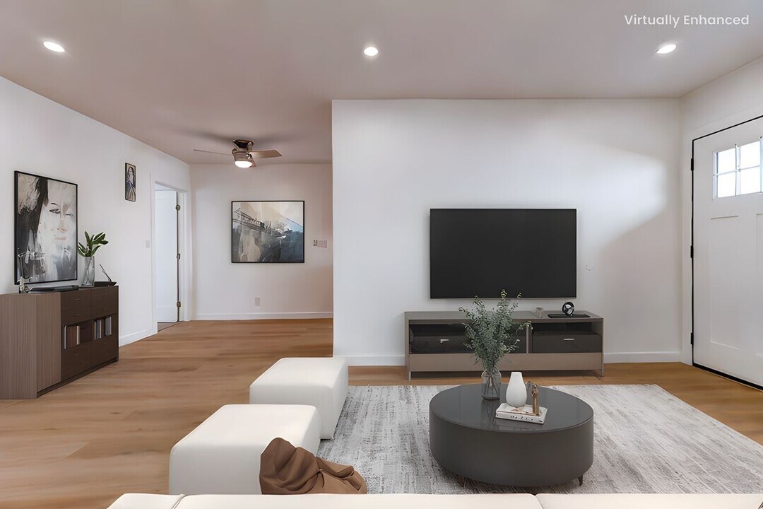 6065 Pickford Pl in Los Angeles, CA - Building Photo