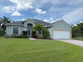 1203 Scarlet Oak Cir in Vero Beach, FL - Building Photo