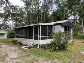 1905 Alice Dr in Astor, FL - Building Photo