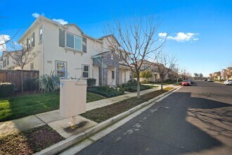 2060 Salice Wy in Brentwood, CA - Building Photo - Building Photo