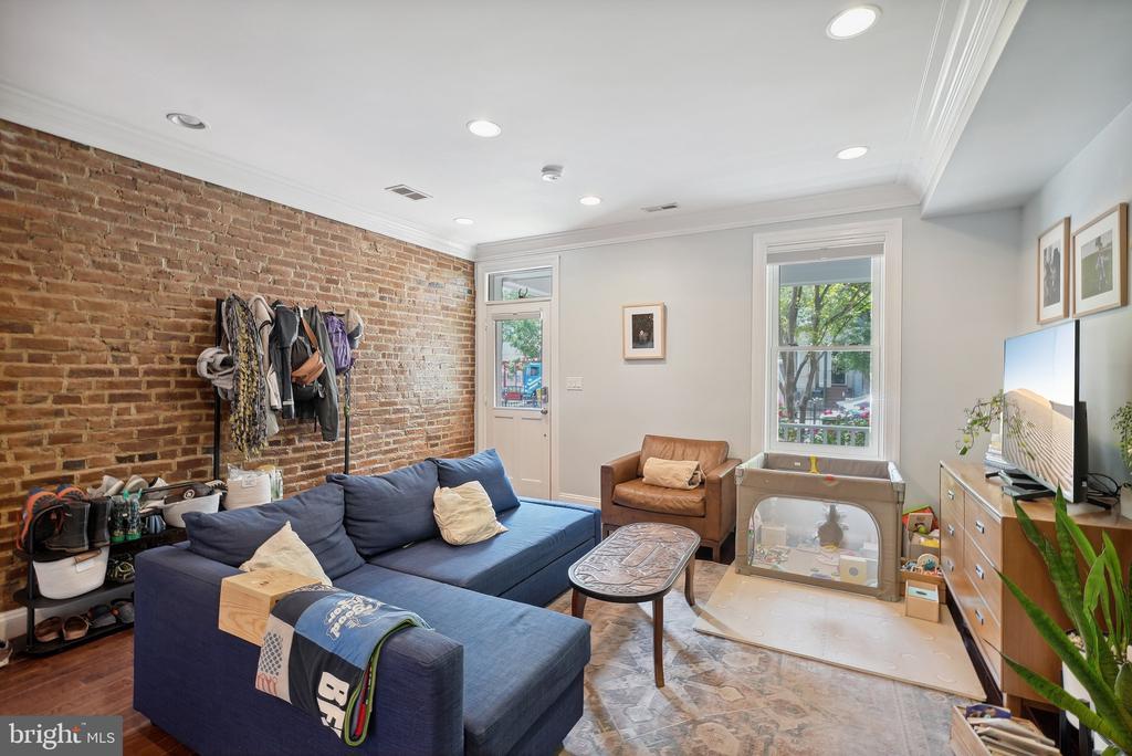 803 9th St NE in Washington, DC - Building Photo