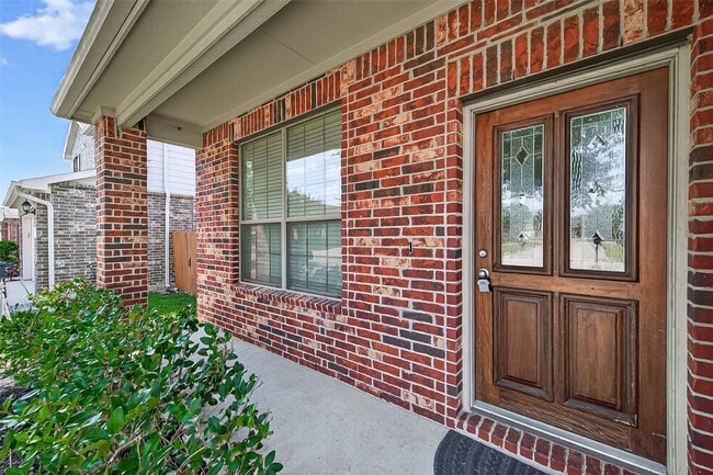 property at 1403 S Maple Dr