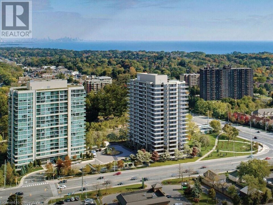 1035 Southdown Rd in Mississauga, ON - Building Photo