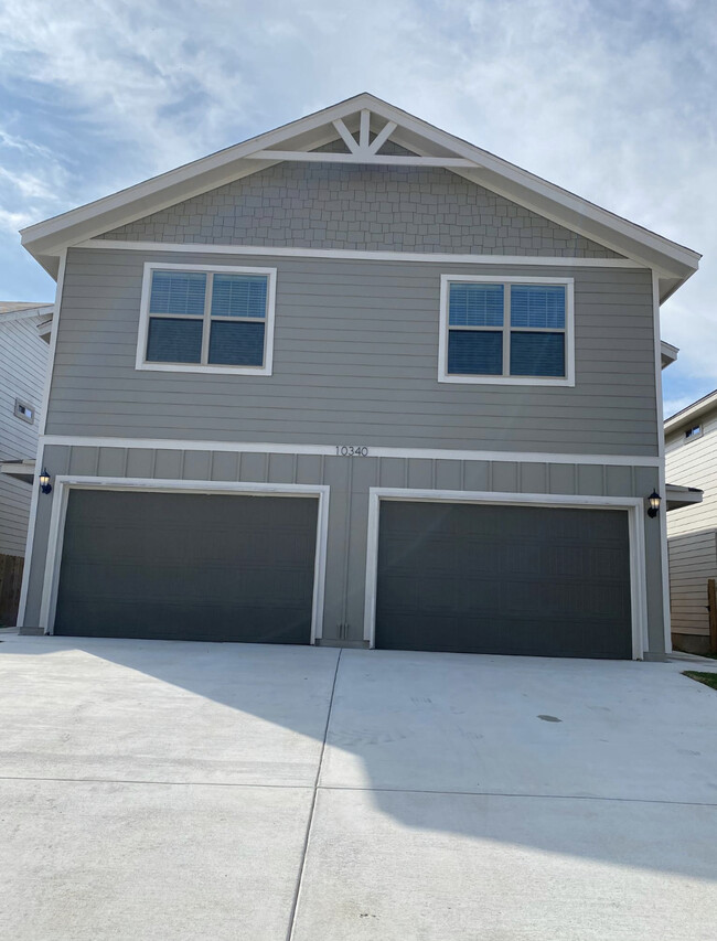 property at 10340 Lynwood Crk