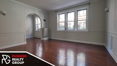 546 W Surf St, Unit #542.5-G in Chicago, IL - Building Photo - Building Photo