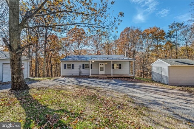 438 Gloyd Ln in Great Cacapon, WV - Building Photo - Building Photo