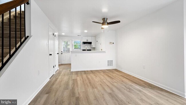 4389 Pembrook Village Dr in Alexandria, VA - Building Photo - Building Photo
