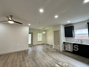 107 Ross St in Sulphur Springs, TX - Foto de edificio - Building Photo