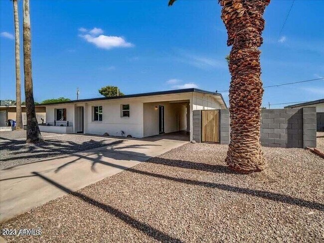 property at 3650 E Laurel Ln