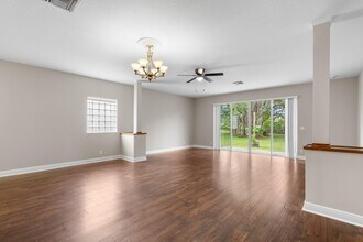 1729 11th Ave N in Lake Worth Beach, FL - Building Photo - Building Photo