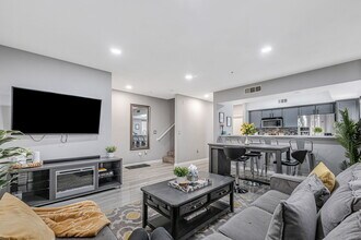 12032 S Broadway in Los Angeles, CA - Building Photo - Building Photo