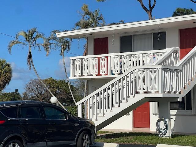 2020 Lake Osborne Dr in Lake Worth Beach, FL - Building Photo - Building Photo