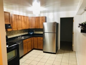 72 W 16th St, Unit Side in Deer Park, NY - Building Photo - Building Photo