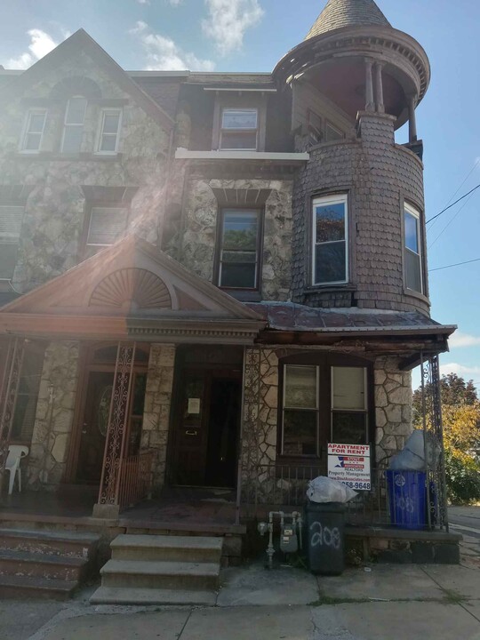 208 Clymer St, Unit 1 in Reading, PA - Foto de edificio