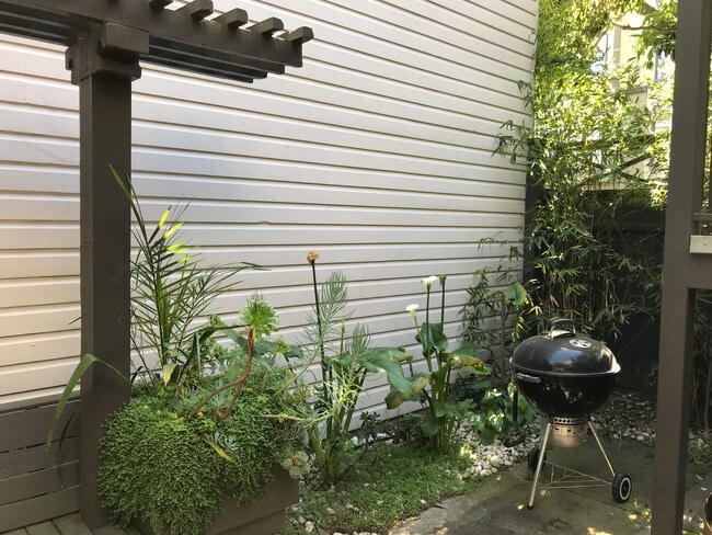 651 14th St, Unit Studio in San Francisco, CA - Building Photo - Building Photo