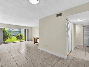 9367 Fontainebleau Blvd in Miami, FL - Building Photo - Building Photo