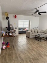 9159 SW 77th Ave in Miami, FL - Building Photo