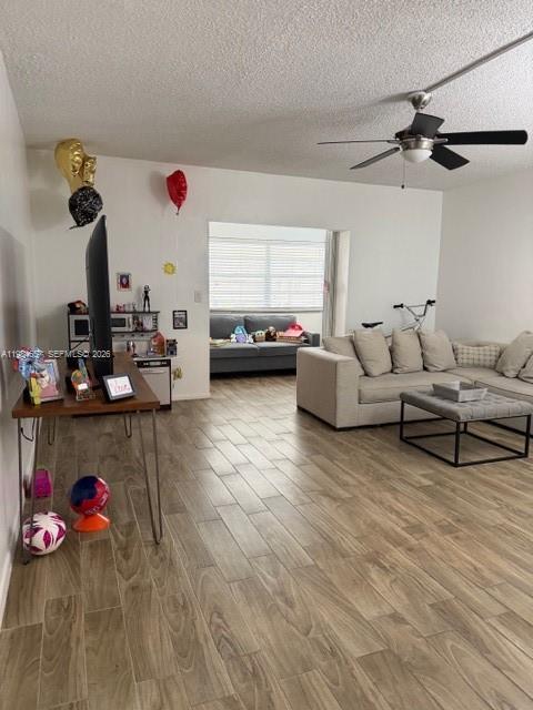 9159 SW 77th Ave in Miami, FL - Building Photo