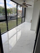 18000 NW 68th Ave in Hialeah, FL - Foto de edificio - Building Photo