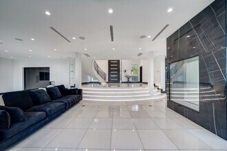 12066 Summit Cir in Beverly Hills, CA - Building Photo - Building Photo