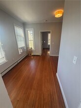 13 Rhode Island Ave in Newport, RI - Building Photo - Building Photo