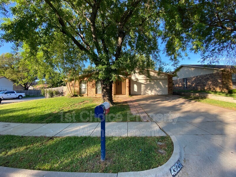 4312 Spindletree Ln in Fort Worth, TX - Building Photo