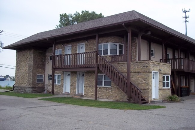 1600 Military St, Unit B10 in Port Huron, MI - Building Photo - Building Photo