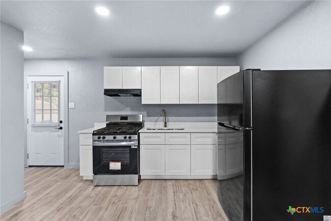 property at 805 S 32nd St