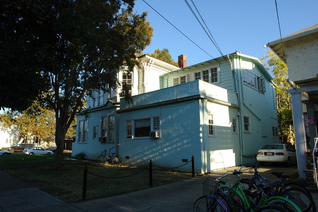 310 Normal Ave in Chico, CA - Foto de edificio - Building Photo