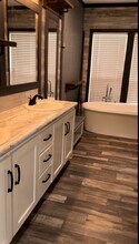 9511 Red Maple Dr in Houston, TX - Building Photo - Building Photo