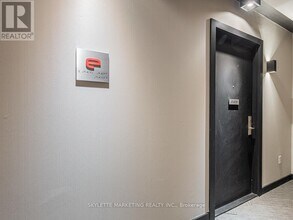 8 Eglinton Ave E in Toronto, ON - Building Photo - Building Photo