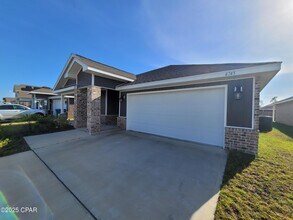 4745 Firefly Ln in Callaway, FL - Foto de edificio - Building Photo
