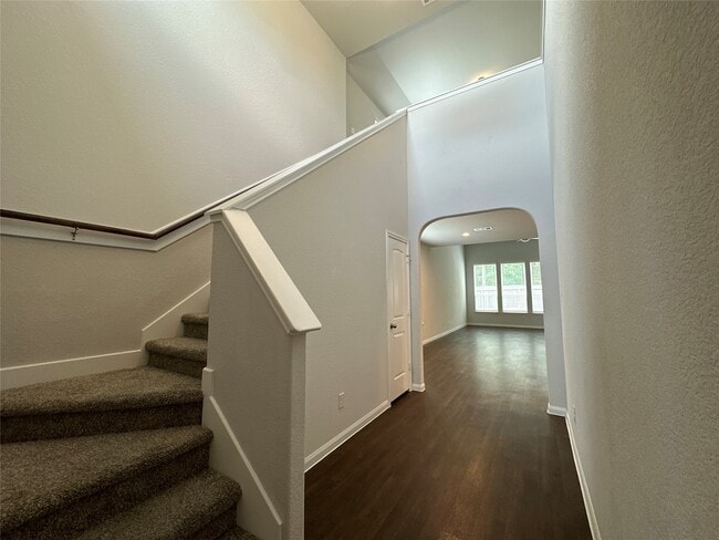 property at 2611 Hoffman Ln