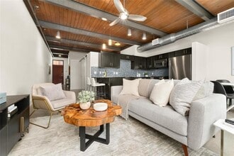 2205 N Lamar Blvd in Austin, TX - Building Photo - Building Photo