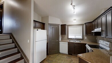 11246 75a Ave in Grande Prairie, AB - Building Photo - Building Photo