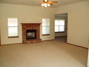 3804 Notting Hill Dr in Moore, OK - Building Photo - Building Photo