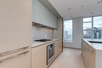 1289 Hornby St in Vancouver, BC - Building Photo - Building Photo