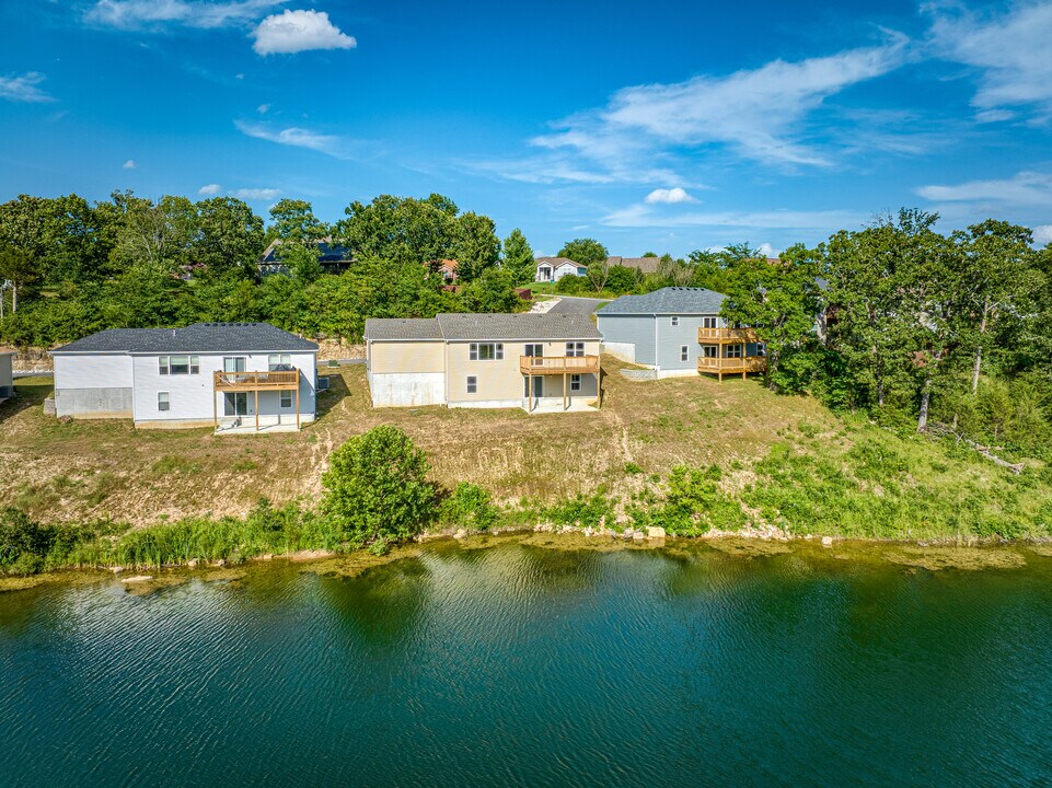 204 E Sunset Cove Ln in Branson, MO - Building Photo