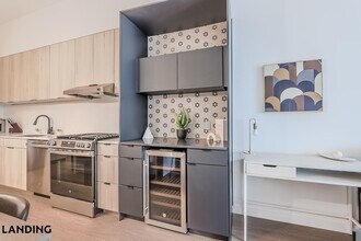 2623 Keene St, Unit 562 in Houston, TX - Foto de edificio - Building Photo