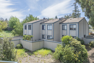 40240-40248 Grimmer Blvd in Fremont, CA - Building Photo - Building Photo