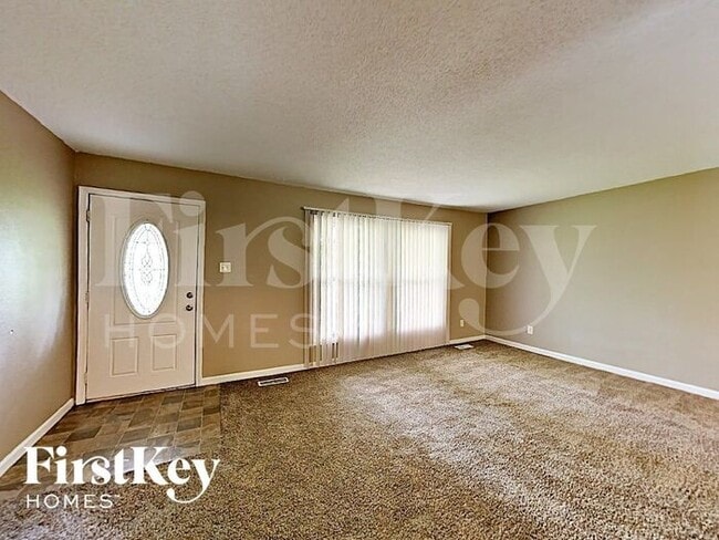 6680 Foxshire Dr in Florissant, MO - Building Photo - Building Photo