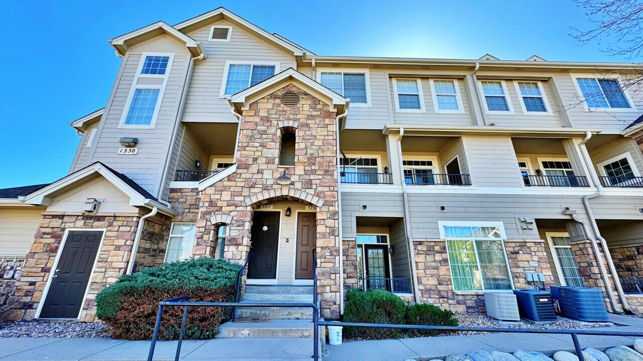 1530 S Florence Ct in Aurora, CO - Building Photo