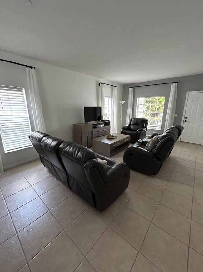 13517 Fountain View Blvd in Wellington, FL - Building Photo - Building Photo