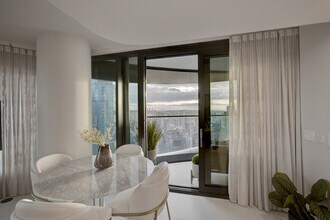 1033 Nelson St. in Vancouver, BC - Building Photo - Building Photo