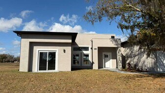 6805 Heavitree Dr in Sebring, FL - Building Photo