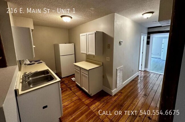 216 E Main St in Fincastle, VA - Building Photo - Building Photo